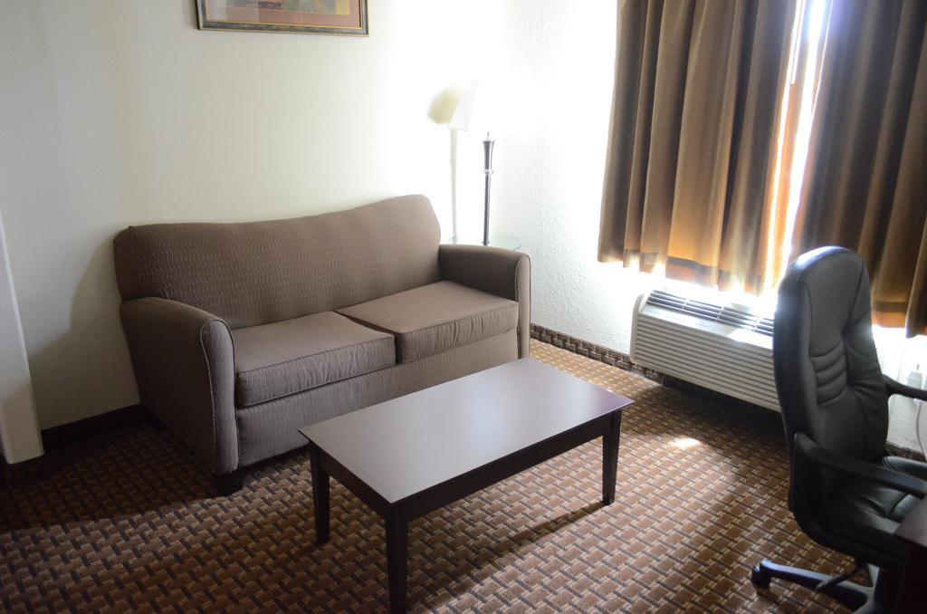 Super 8 By Wyndham Iah West/Greenspoint Aldine Dış mekan fotoğraf