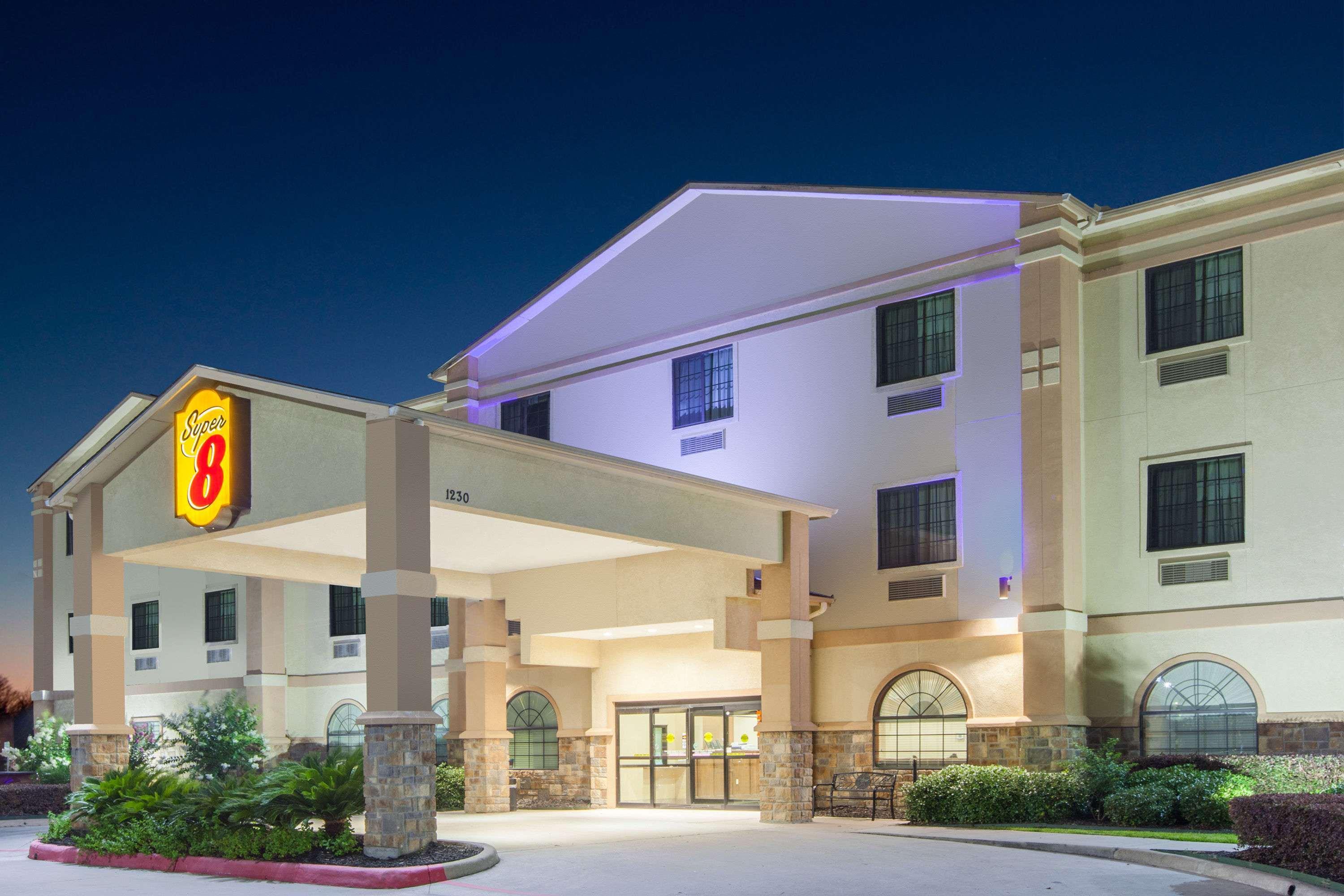 Super 8 By Wyndham Iah West/Greenspoint Aldine Dış mekan fotoğraf