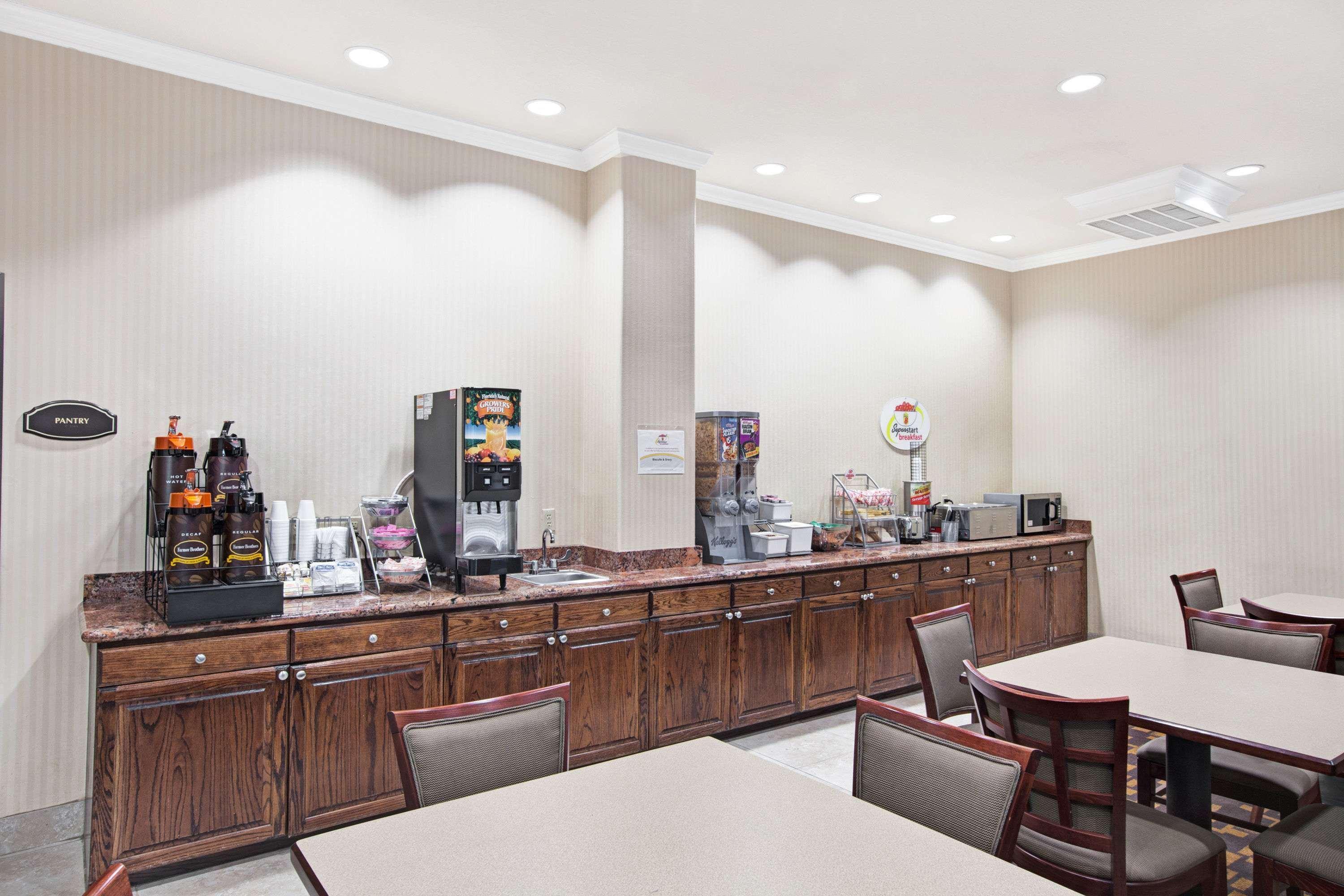 Super 8 By Wyndham Iah West/Greenspoint Aldine Dış mekan fotoğraf