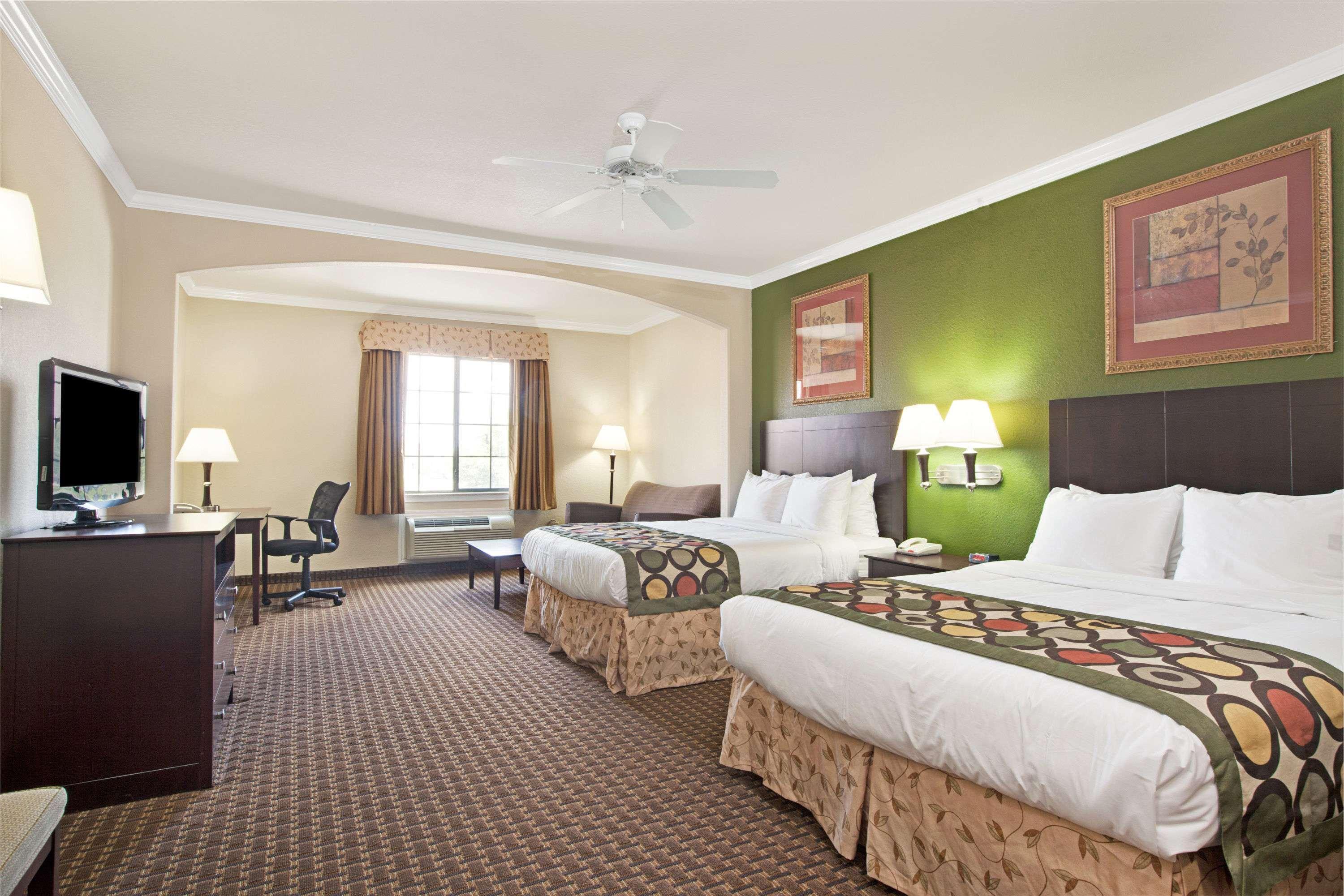 Super 8 By Wyndham Iah West/Greenspoint Aldine Dış mekan fotoğraf
