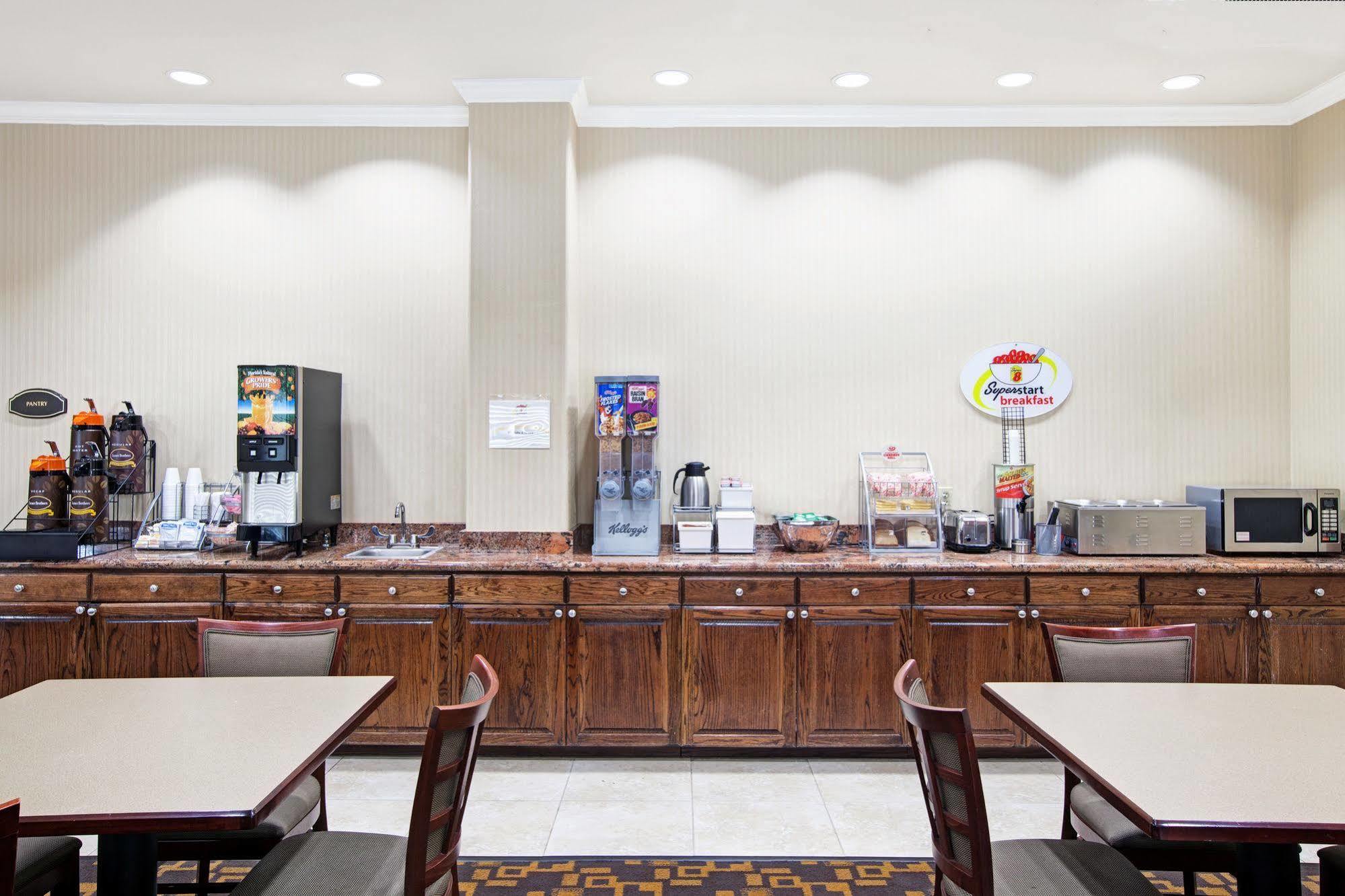Super 8 By Wyndham Iah West/Greenspoint Aldine Dış mekan fotoğraf